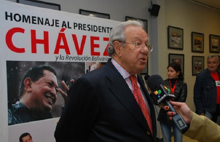 Morodo durante un homenaje a Chávez en Madrid en 2013