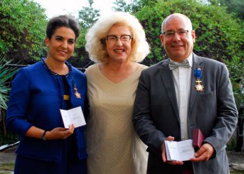 Los dos condecorados, María Ruiz López y Víctor Santisteban, con la embajadora de Polonia./ Fotos: AR