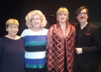 La directora del Instituto Polaco de Cultura, Mirosława Kubas-Paradowska, y la embajadora de Polonia, Marzenna Adamczyk, junto a la soprano Iwona Sobotka y al pianista Ángel Cabrera.
