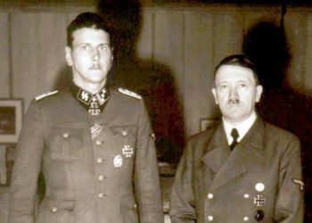 Otto Skorzeny y Adolf Hitler.