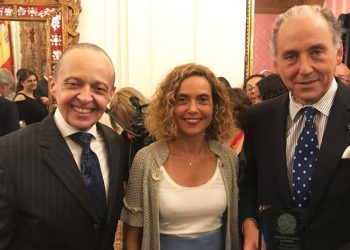 From left to right: the Brazilian ambassador, Pompeu Abdreucci; the president of the Congress of Deputies, Meritxell Batet, and the secretary general of the Spain-Brazil Council Foundation, Jaime Lacadena.