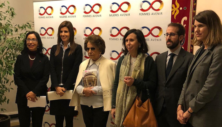 María Rosa Boceta y María Emilia Casas junto a la miembros de la Escuela Diplomática y la asociación Mujeres Avenir. / Foto: @esc_espana.