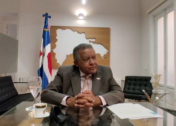 Javier Socastro entrevista al Embajador Juan Bolivar Diaz