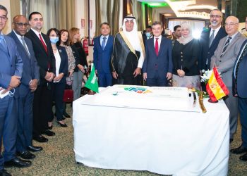 El embajador saudí, junto a todos los embajadores árabes acreditados en España y el director general para Oriente Medio del MAEC./ Fotos: Julia Robles