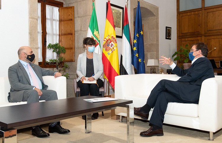 The ambassador with the president of Extremadura / Photo: Junta de Extremadura