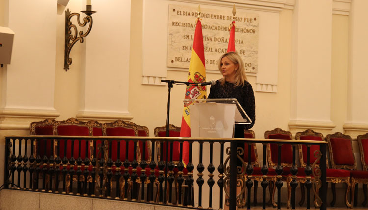 La embajadora de Hungría, Katalin Tóth, se dirigió a los asistentes a la recepción.