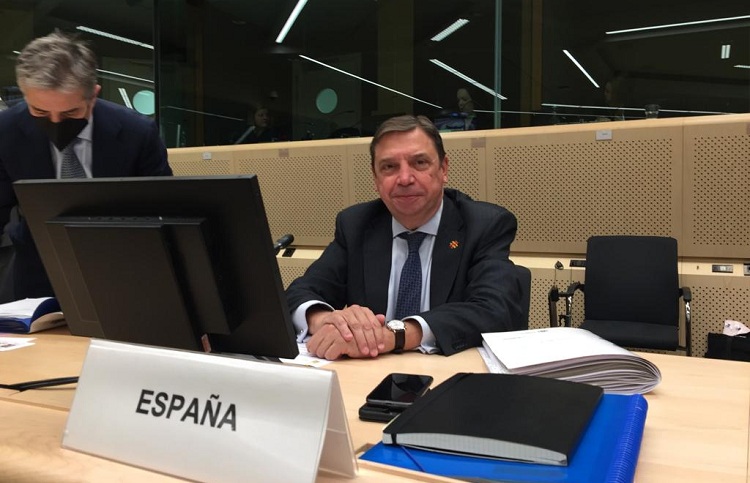 Luis Planas durante la reunión de Bruselas. / Foto: MAPA