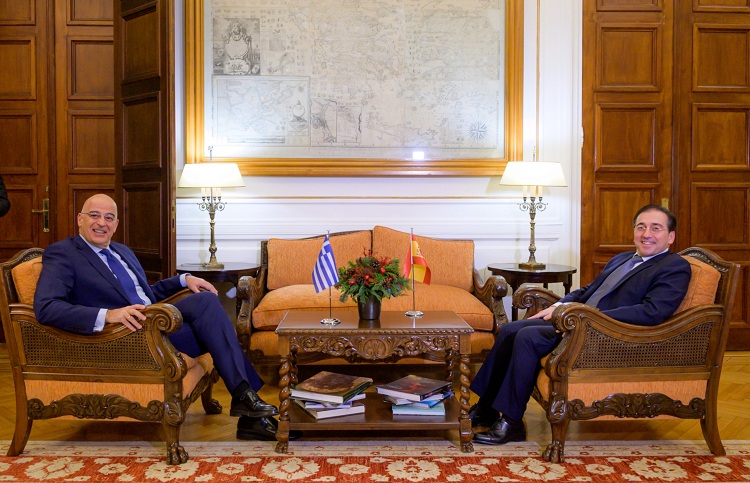 Dendias y Albares durante su encuentro. / Foto: MFA Greece