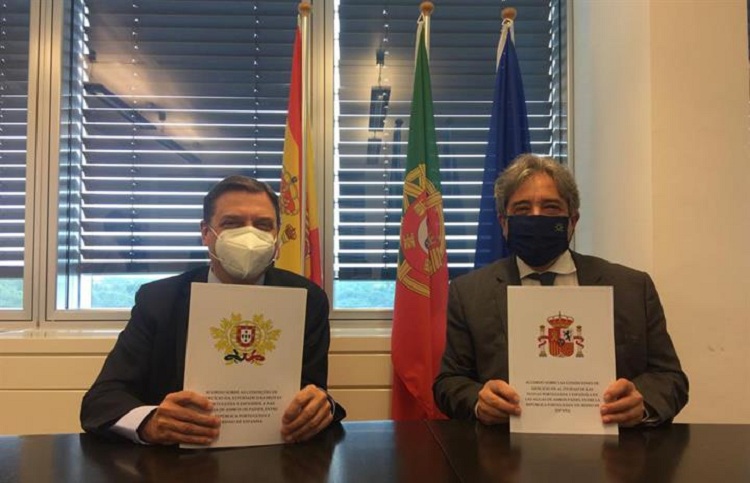 Planas y Serrao tras la firma del acuerdo. / Foto: MAPA