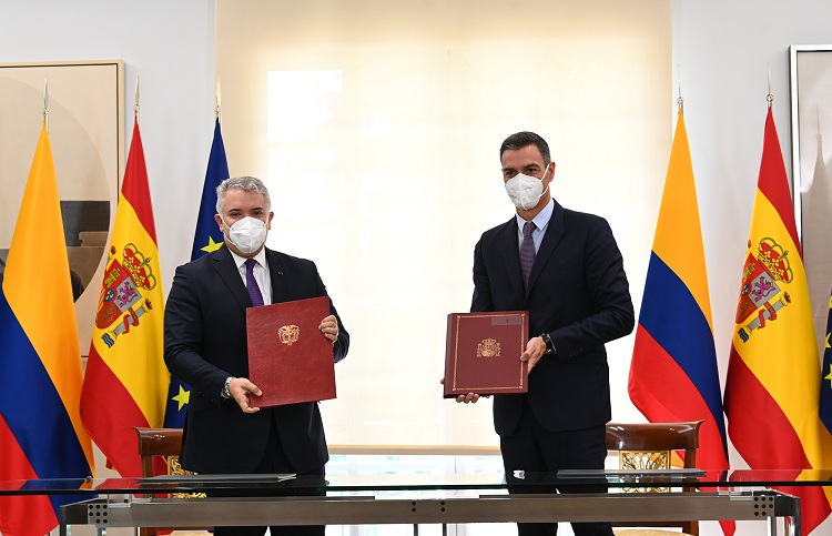Duque and Sánchez after the signing of the agreement in Madrid / Photo: Pool Moncloa/Borja Puig de la Bellacasa
