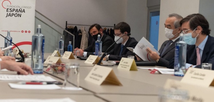 Kenji Hiramatsu and Javier Salido, in the foreground, during the Board of Trustees meeting. / Photo: FCEJ