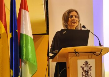 The Hungarian Ambassador, Katalin Tóth, addressing the audience./ Photos: JDL