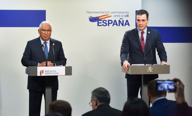 Costa y Sánchez ofrecen una rueda de prensa tras el Consejo del 25 de marzo. / Foto: European Union