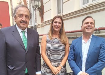 El embajador Ricardo Alfonsín, junto a la subsecretaria de Economía del Conocimiento argentina, María Apólito, y el director de ASAEDE, Gonzalo Szybut Galarza.