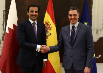 Pedro Sánchez recibe al Emir de Qatar en La Moncloa. / Foto: Pool Moncloa/Fernando Calvo