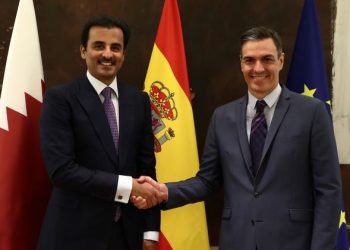 Pedro Sánchez con el Emir de Qatar en mayo de 2022. / Foto: Pool Moncloa/Fernando Calvo