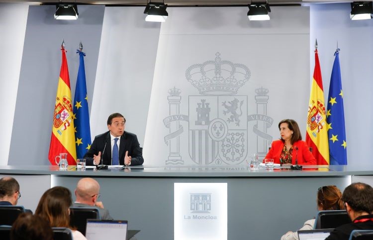 Albares and Robles during the press conference. / Photo: Moncloa
