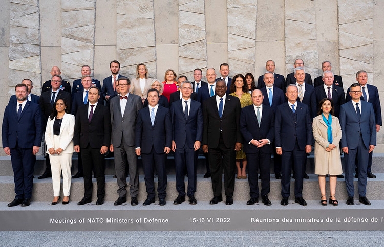 Foto de familia de la reunión de ministros de Defensa de la OTAN. / Foto: Defensa