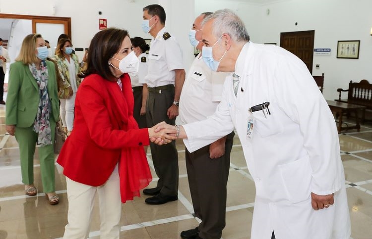Visita de la ministra al Hospital General de la Defensa en Zaragoza. / Foto: Ricardo Pérez/MDE