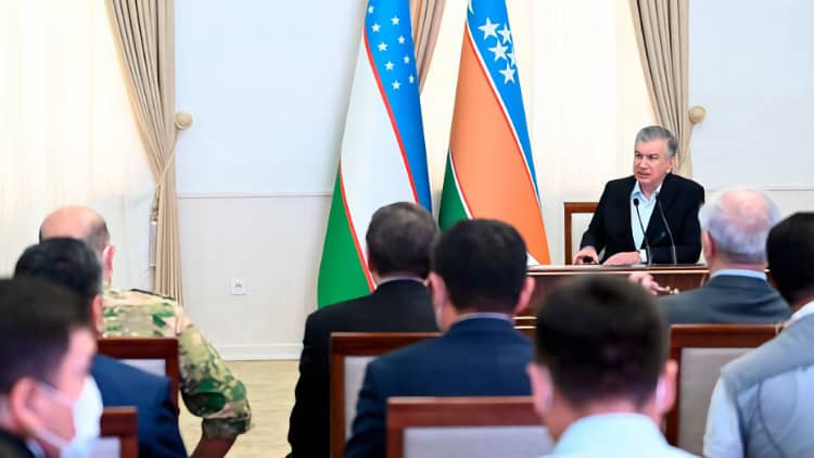 El presidente Shavkat Mirziyoyev durante una reunión./ Foto: Embajada de Uzbekistán