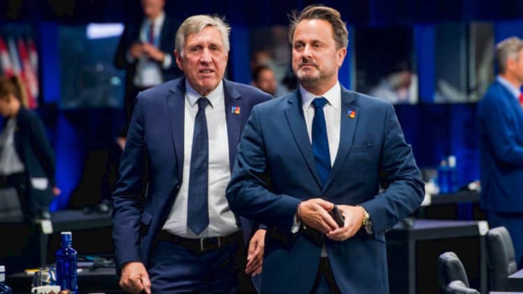 El ministro luxemburgués de Defensa François Bausch y el Primer Ministro, Xavier Bettel, durante la pasada cumbre de la OTAN en Madrid.