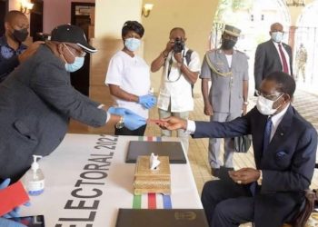 Obiang during his registration in the electoral roll / Photo: Equatorial Guinea Press and Information Office.
