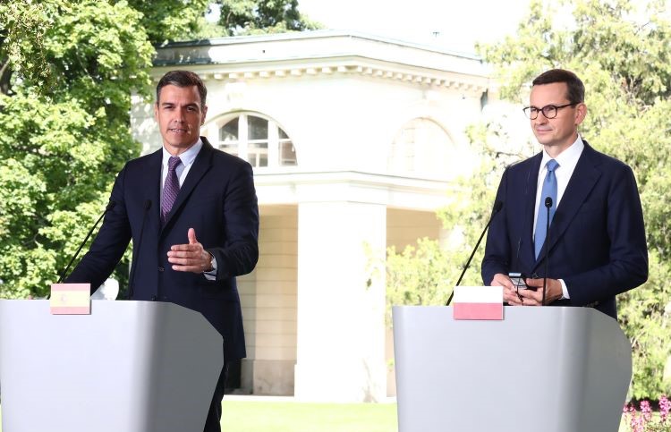 Pedro Sánchez and Mateusz Morawiecki during the press conference. / Photo: Pool Moncloa/Fernando Calvo.