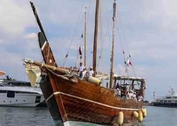 El barco tradicional Fath Al-Khair llega a Barcelona con obsequitos de Qatar 2022 para los 
aficionados./ Foto: Cortesía de la Embajada de Qatar