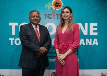 El embajador Juan Bolívar Díaz y Marianna Vargas Gurilieva, directora de la DGCINE, en la inauguración de la XI muestra TCTD 2022. /Foto: Embajada de la República Dominicana.