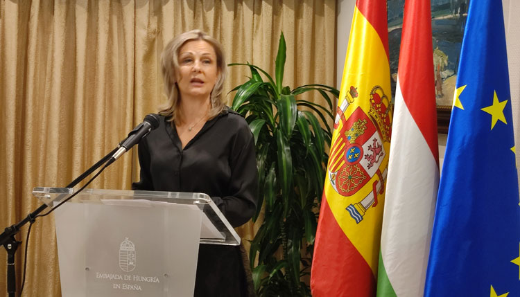 La embajadora de Hungría, Katalin Tóth, dio la bienvenida a los invitados./ Fotos: JDL