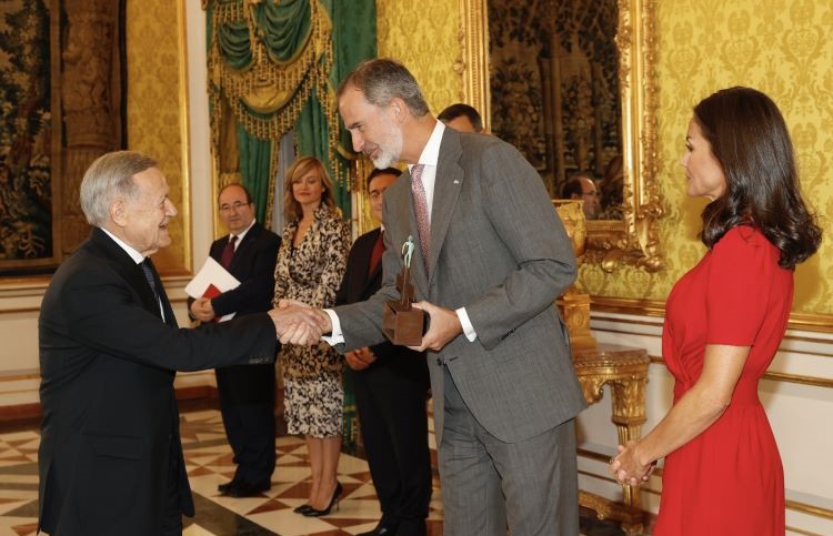 El Rey entrega el Premio Ñ 2022 al hispanista italiano Gabriele Morelli. / Foto: Casa Real