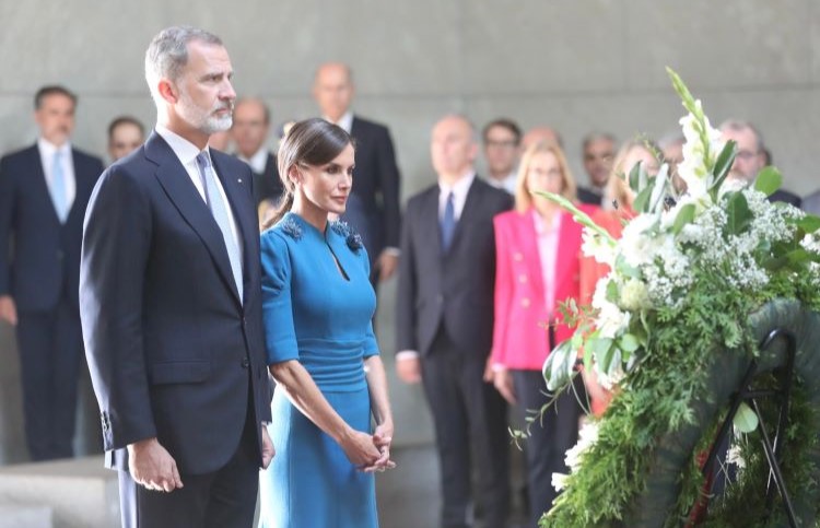 Don Felipe y Doña Letizia durante el homenaje a las víctimas de la guerra y la tiranía. / Foto: Casa Real