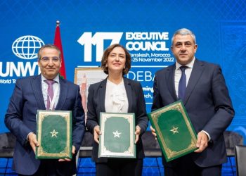 The Minister of Tourism of Morocco and the UNWTO Secretary-General pose, accompanied by the Director General of Smit, with the signed agreement / Photo: UNWTO