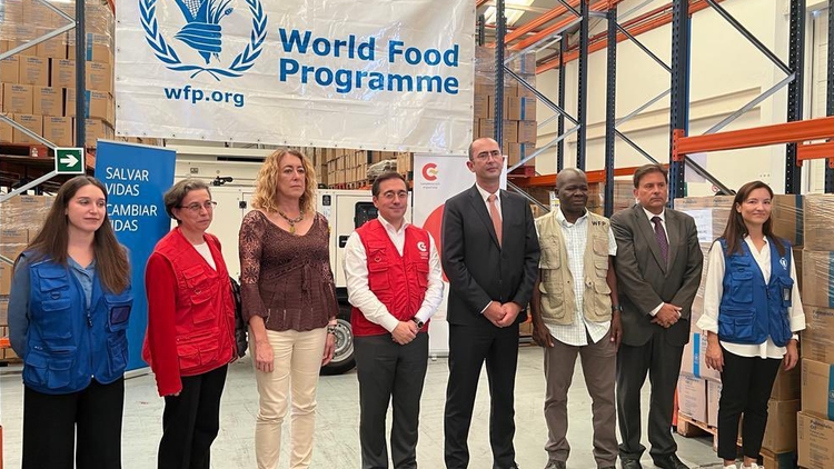 The Minister with WFP staff in Las Palmas.