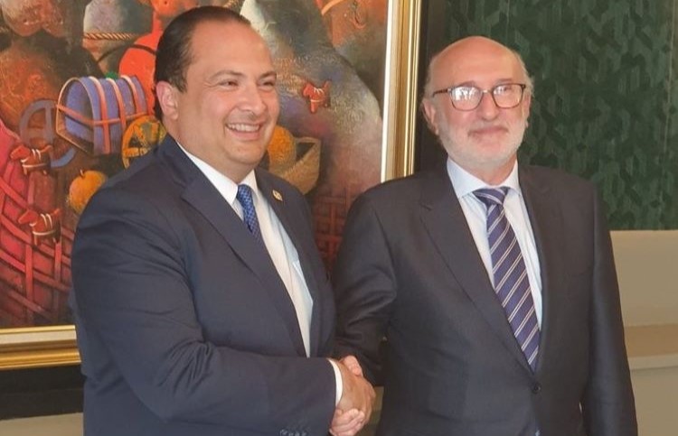 Fernández Trigo with the Guatemalan Foreign Minister, Mario Búcaro. / Photo: MAUC