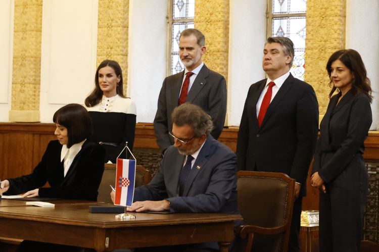 Los Reyes junto al presidente de Croacia y su esposa durante la firma del MoU. / Foto: Casa Real