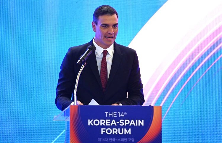 Pedro Sánchez speaks at the closing of the XIV Spain-Korea Tribune / Photo: Pool Moncloa/Borja Puig de la Bellacasa