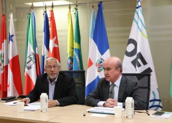 Ángel Hernández and Mariano Jabonero during the meeting. / Photo: OEI