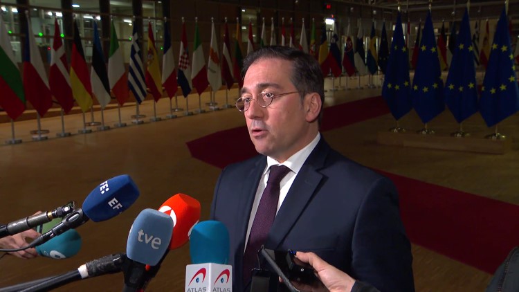 Albares addresses the media at the end of the FAC / Photo: EU