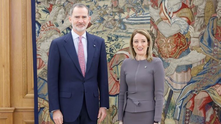 La presidenta de la Eurocámara con el Rey./ Foto: Casa de SM el Rey