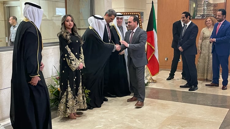 Los altos cargos de la Embajada de Kuwait reciben a los invitados./ Fotos: AR / JDL