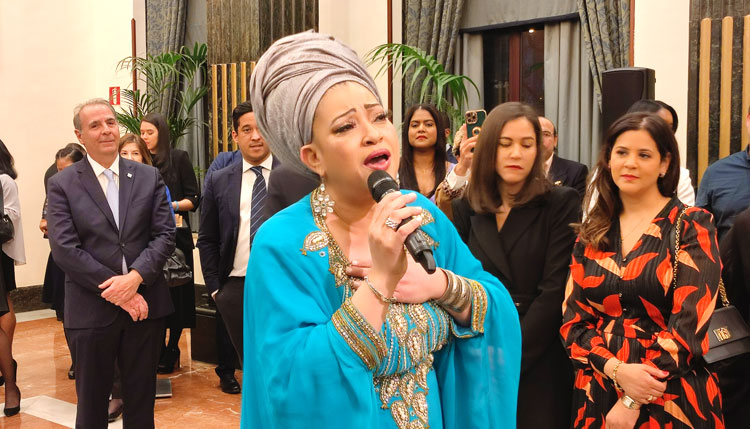 La cantante dominicana Diomary La Mala, con su increíble voz, fue la gran sorpresa final de la celebración. /Fotos: JDL.