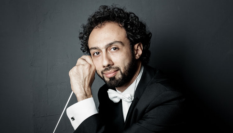 El director de orquesta azerbaiyano Fuad Ibrahimov.