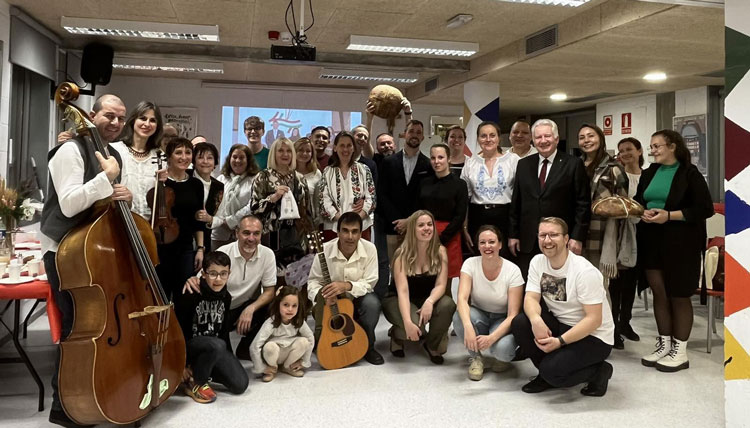 Integrantes de la comunidad húngara en Madrid. /Foto: Embajada de Hungría.