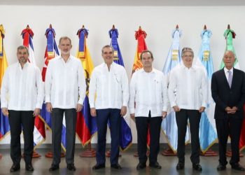 Abdo, Felipe VI, Abinader, Allamand, Lasso y Rebelo de Sousa en la clausura. / Foto: Casa Real