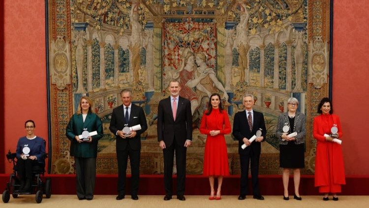 Los Reyes con los nuevos Embajadores Honorarios de la Marca España. / Foto: Casa Real