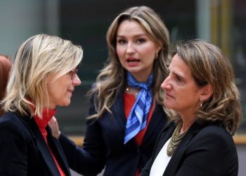 Teresa Ribera talks with her French and Swedish counterparts in Brussels. / Photo: EU