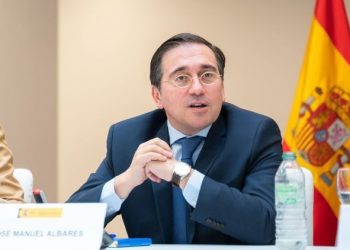 Albares during the meeting of the Reflection Group for the Spanish Presidency. / Photo: MAUC