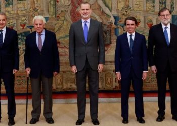 El Rey junto González, Aznar, Zapatero y Rajoy. / Foto: Casa Real
