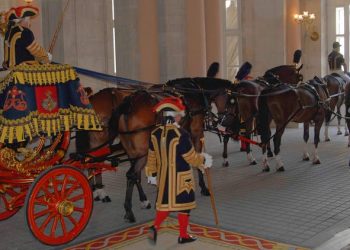 Uno de los carruajes que transportan a los embajadores en el Palacio de Oriente./ Foto: AR